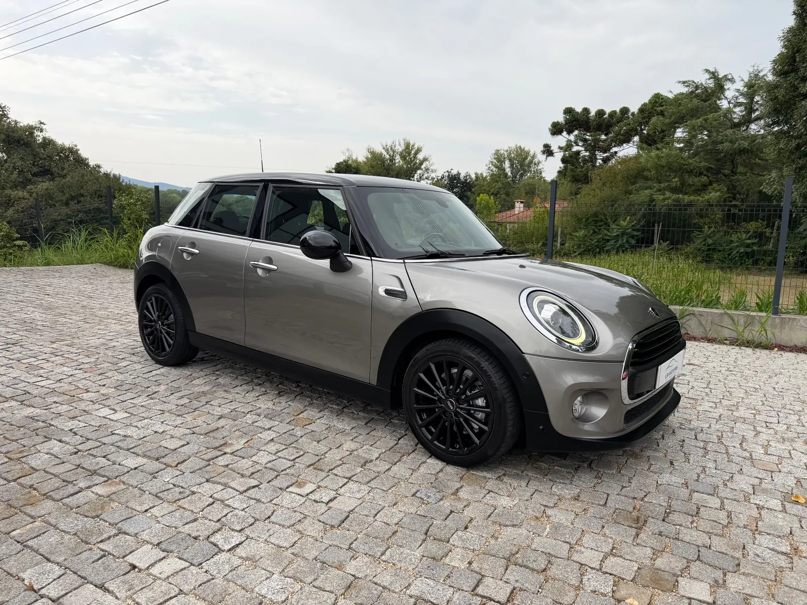 MINI 5 Portas Aut. One