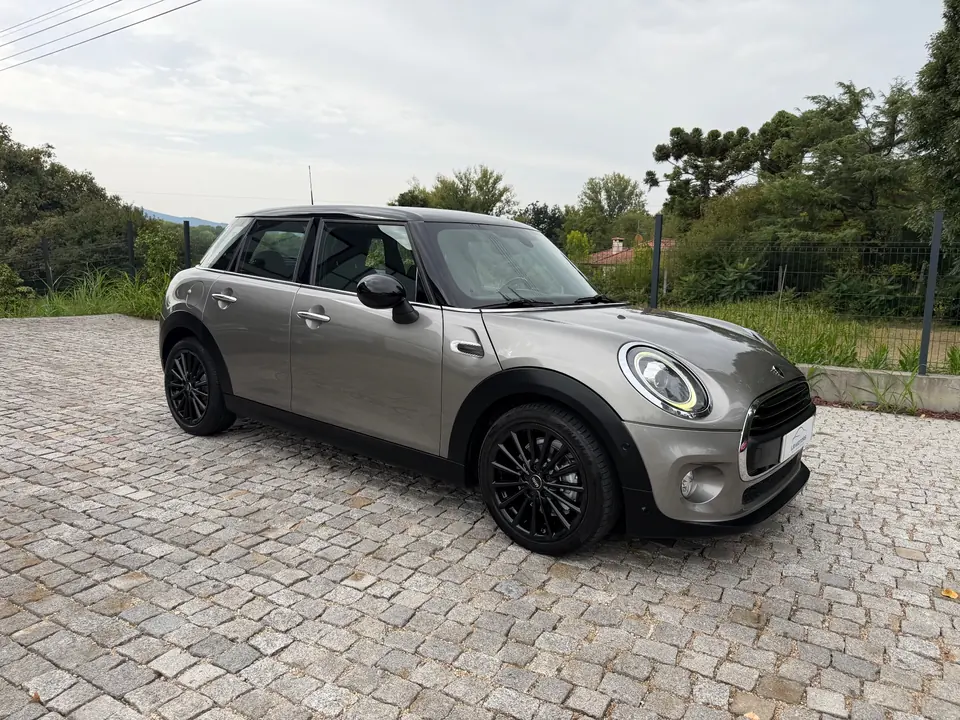 MINI 5 Portas Aut. One
